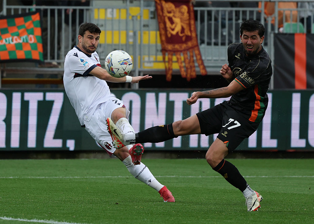 Atalanta, ora il Bologna è a -2: Orsolini-gol a Venezia
