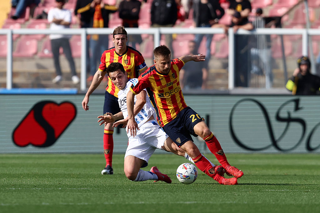 Fabregas recupera Douvikas per l’Atalanta: “È a disposizione”