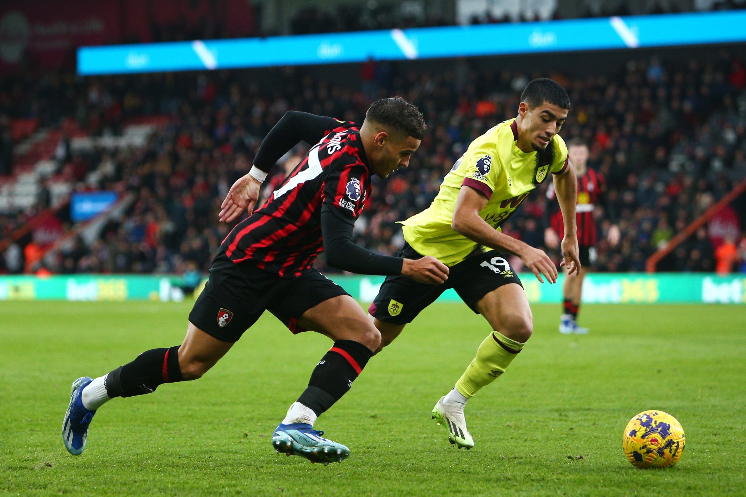 Mercato, Atalanta pronta a sfidare il Siviglia per Max Aarons