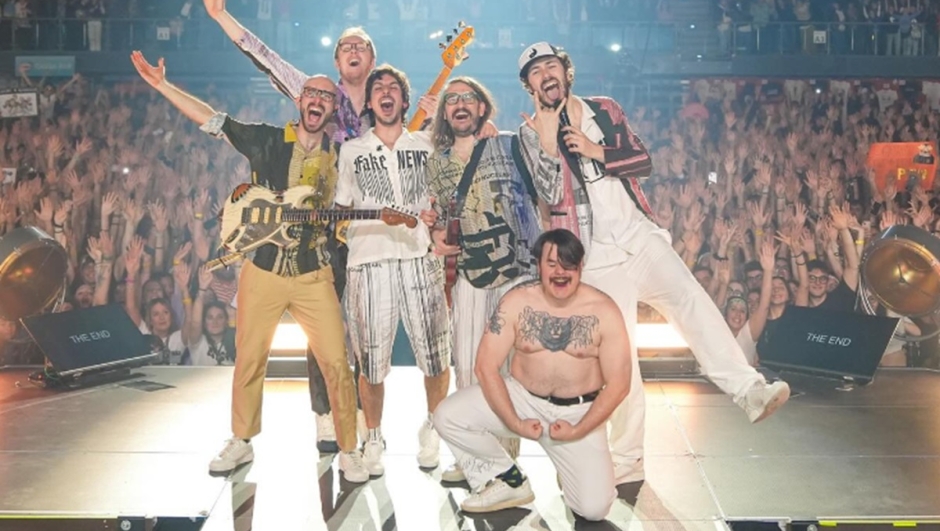 La sfida in casa dei Pinguini Tattici Nucleari: band divisa fra Dea e Inter