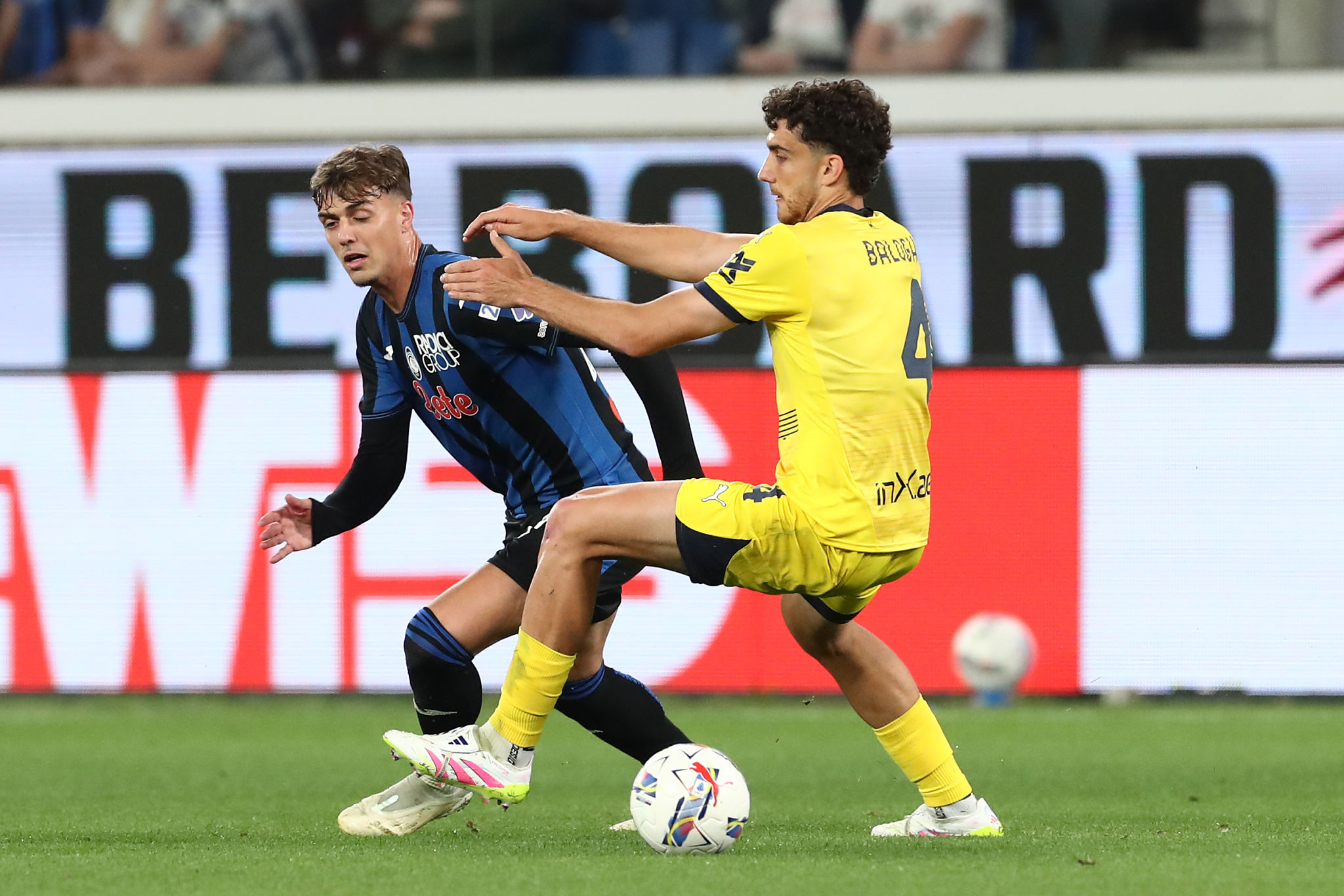 De Ketelaere decide: Atalanta vince 1-0, festa tifosi