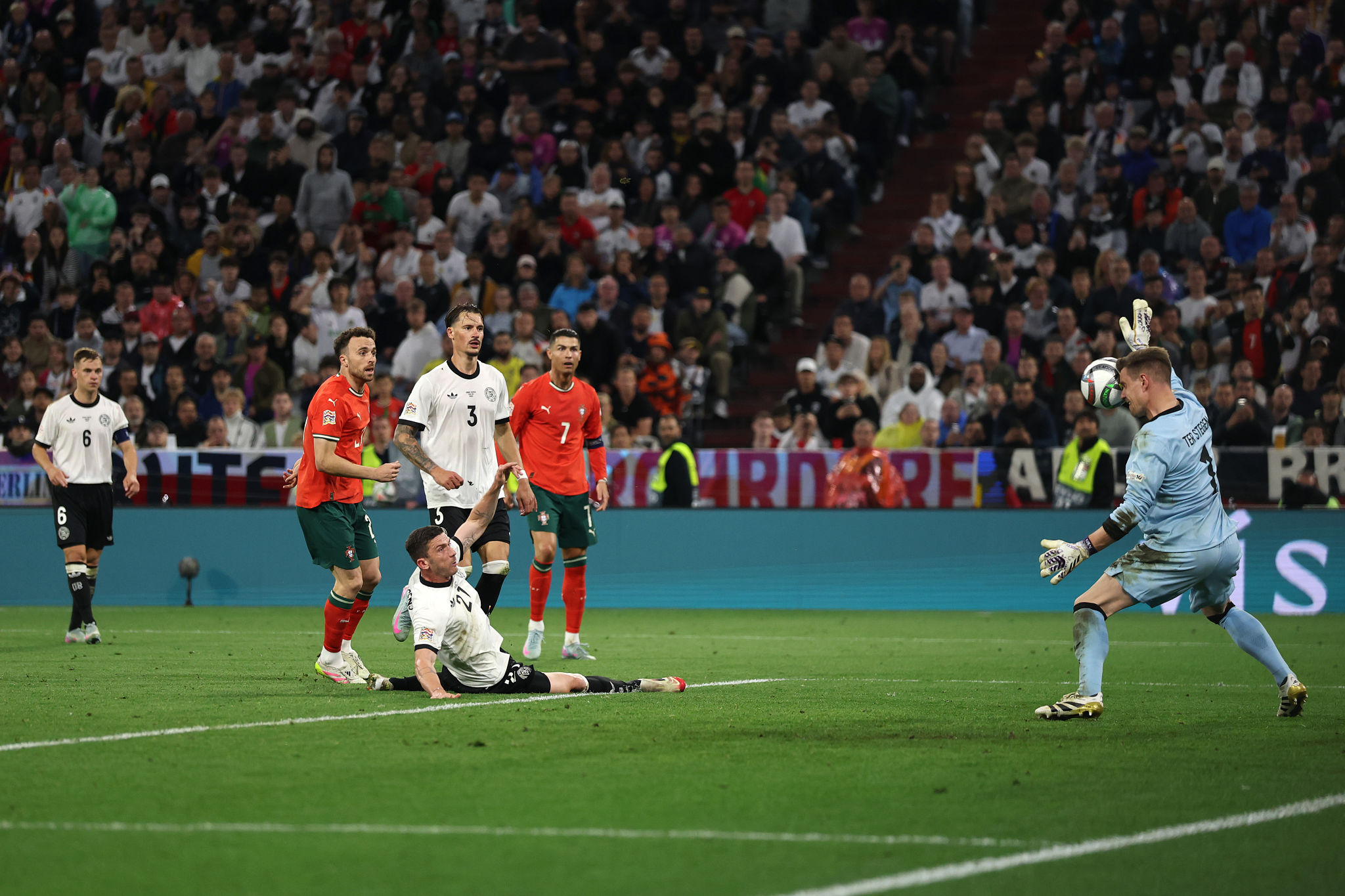 Tragica scomparsa nel mondo del calcio: Diogo Jota del Liverpool muore in un incidente stradale