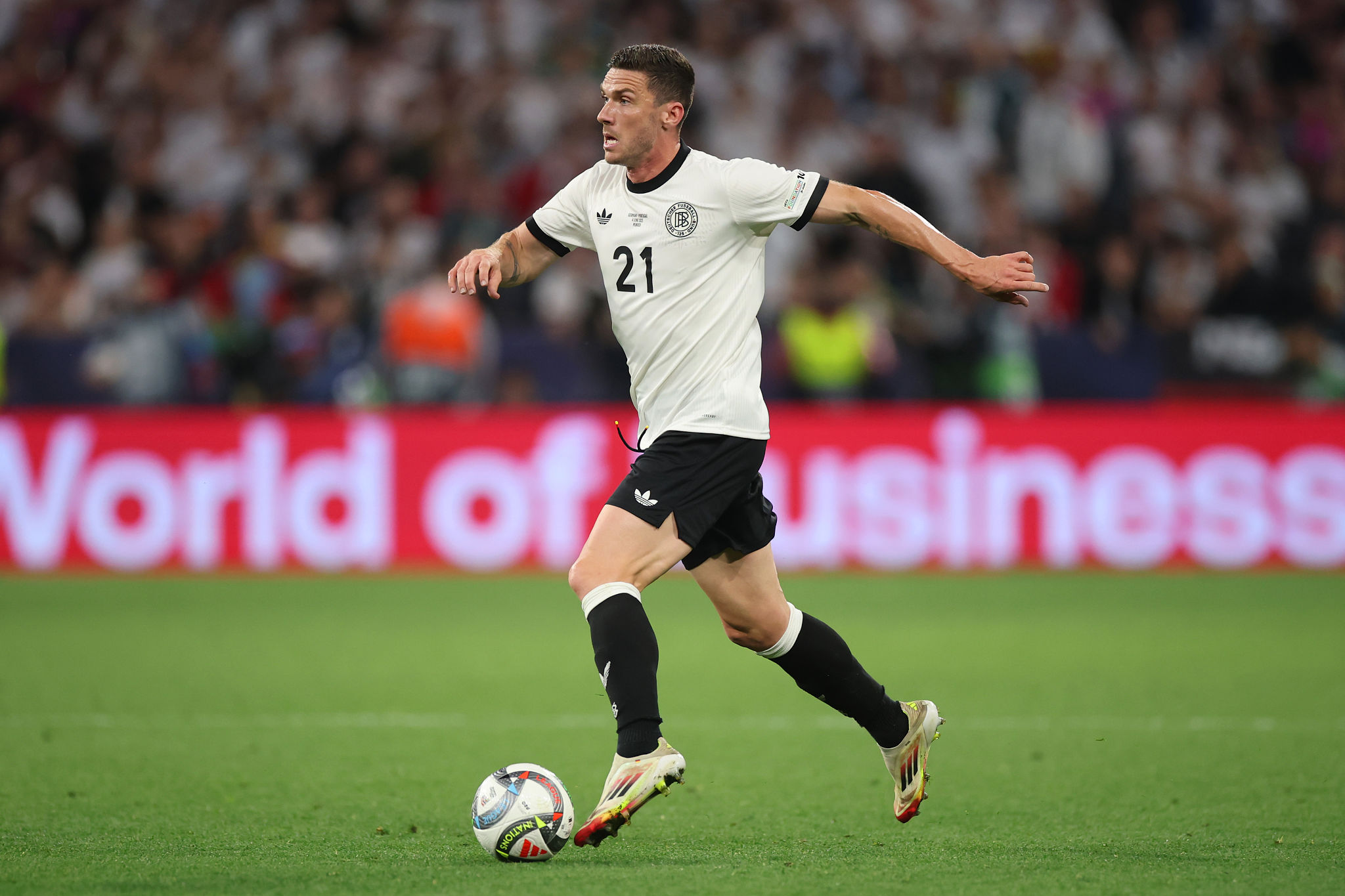 Robin Gosens: "Il denaro non compra la salute mentale nel calcio"