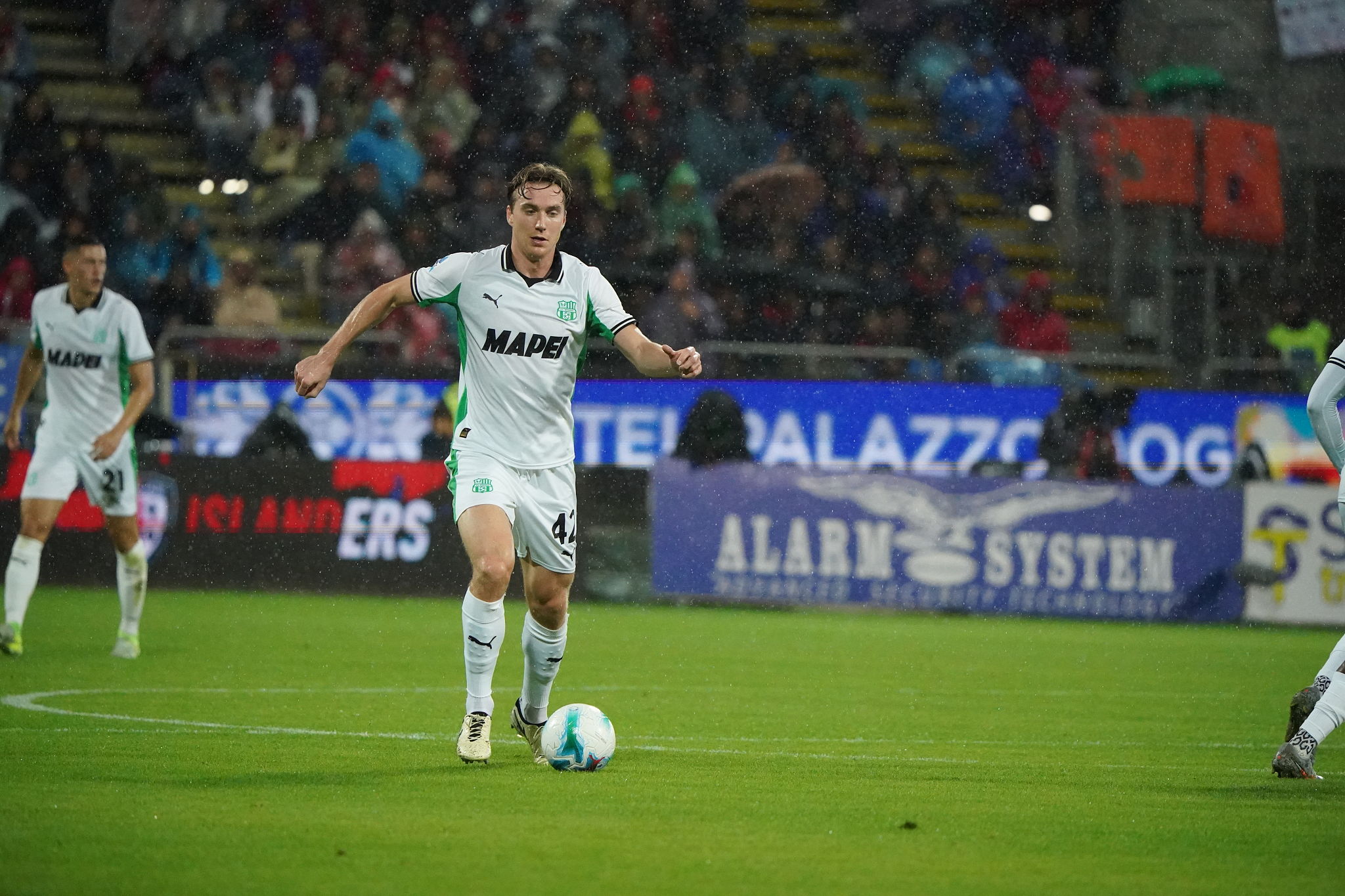 Serie A, il Sassuolo aggancia l’Atalanta dopo la vittoria sul Cagliari