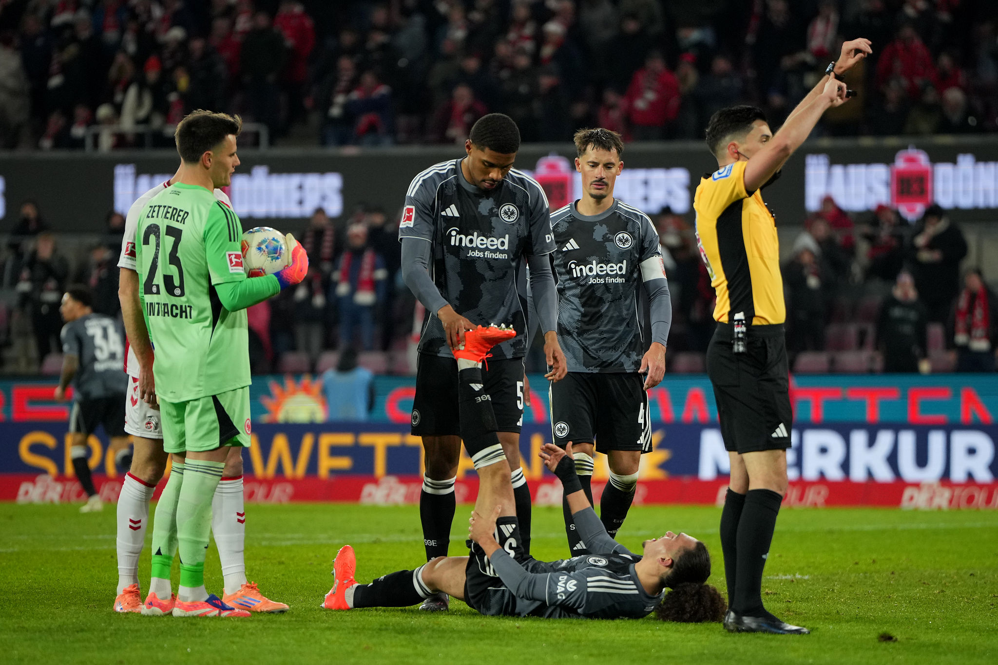 L'Eintracht si prepara per l'Atalanta: vittoria spettacolare a Colonia