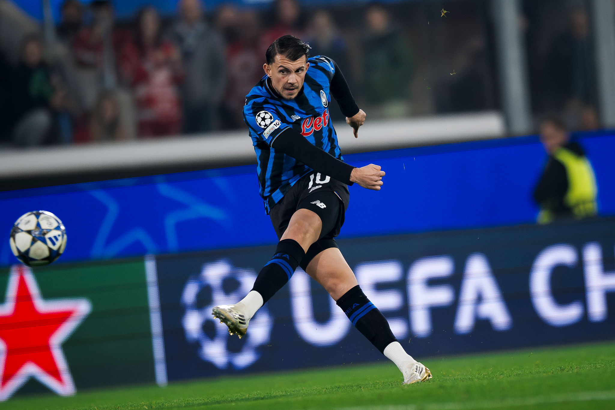 Samardžić premiato dalla UEFA: il talento dell'Atalanta è MVP in Champions League