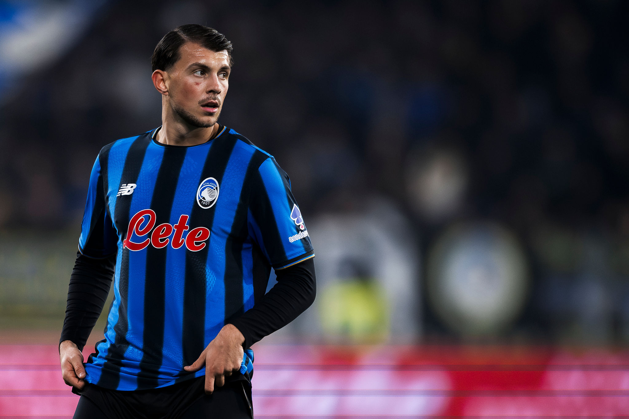 Gol decisivo e una maglia in faccia: la serata da MVP di Samardzic a Marsiglia