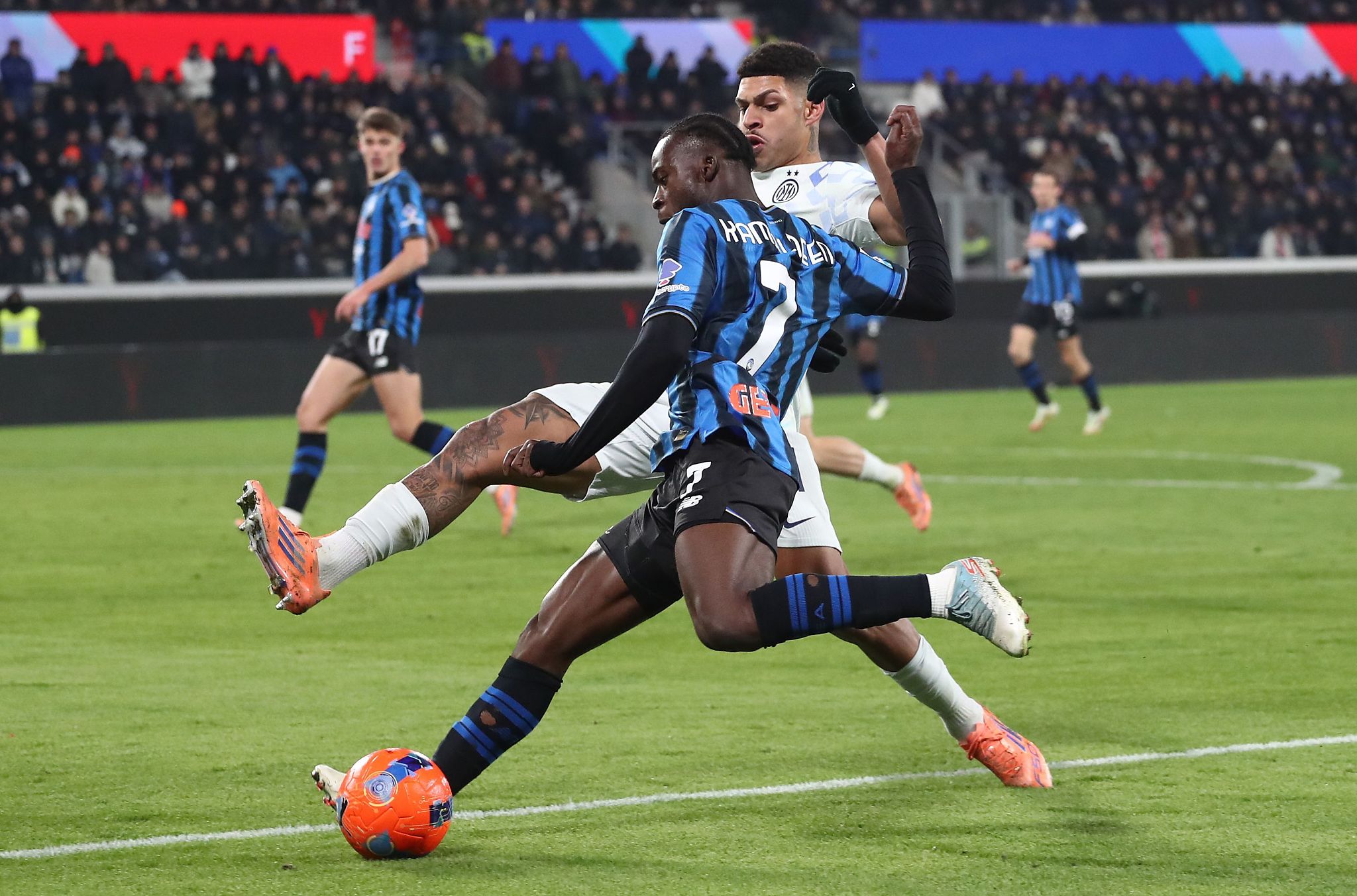 L'Atalanta cede in casa, la vittoria lancia l'Inter di Chivu in vetta alla classifica