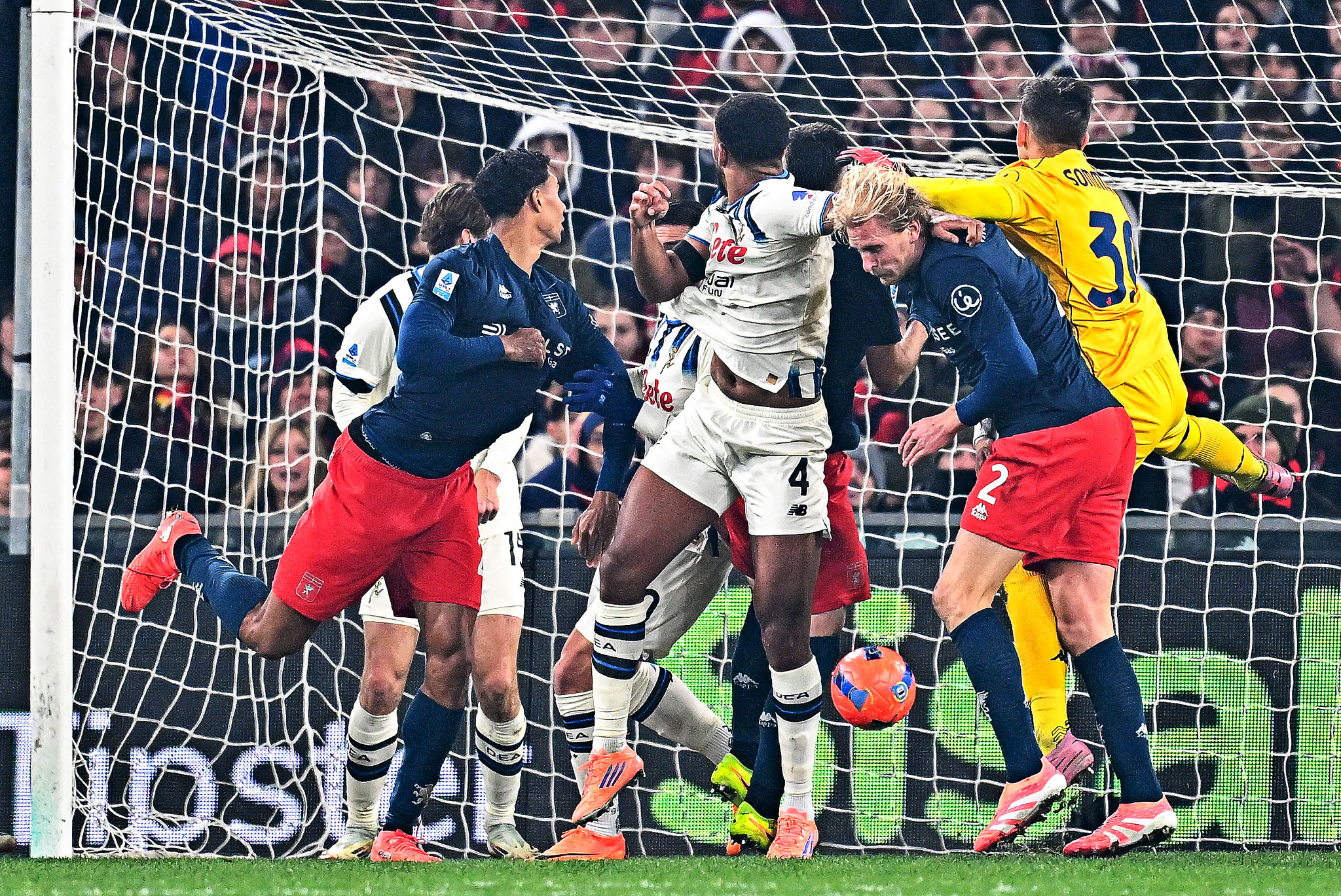 Hien in extremis lancia l'Atalanta: un gol che vale il nono posto