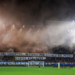 L'abbraccio tra l'Atalanta e la Curva Nord dopo la vittoria sul Chelsea