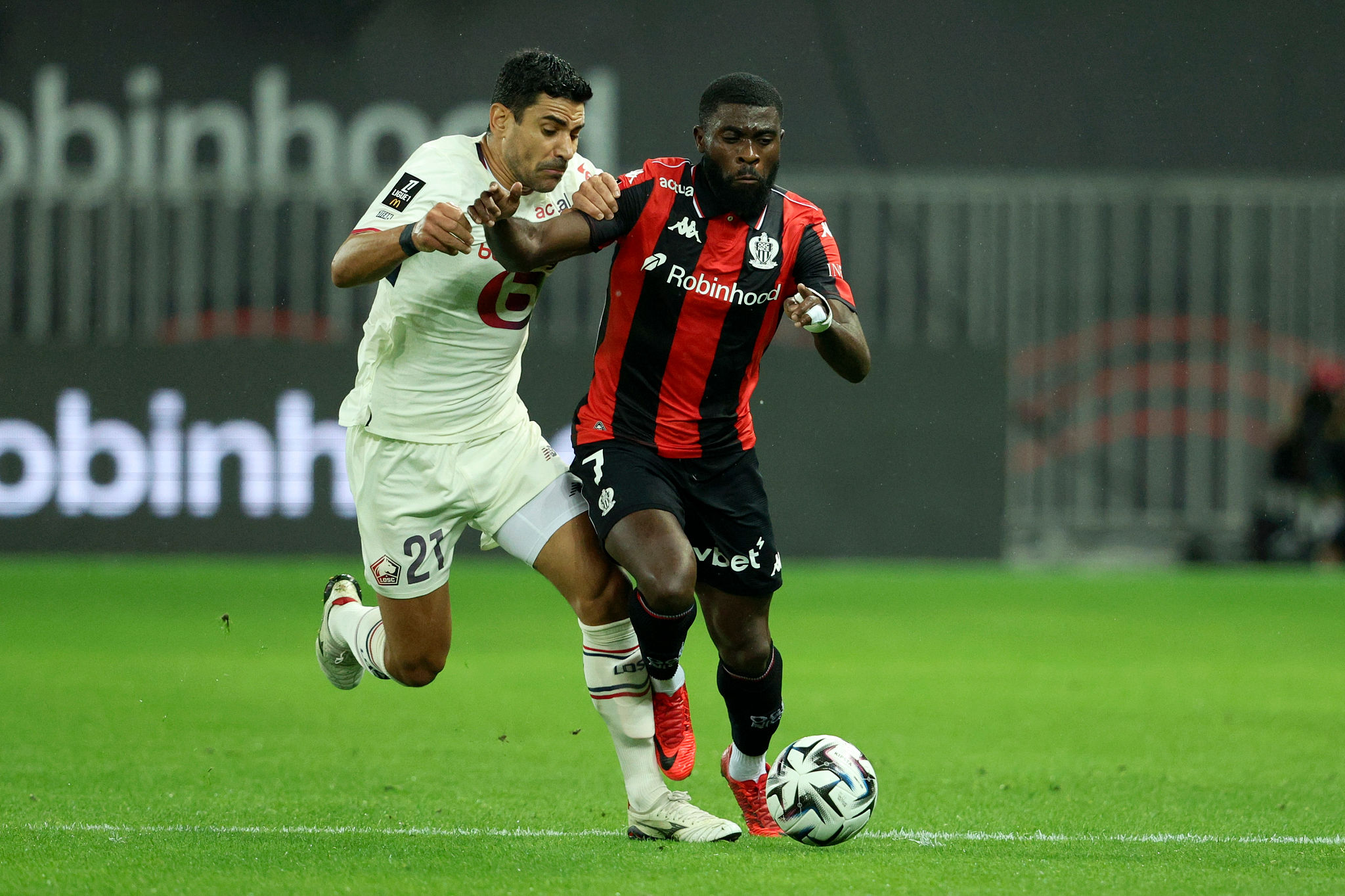 Ligue1 , aggressione dei tifosi a Nizza. L’ex Atalanta Boga costretto a fermarsi