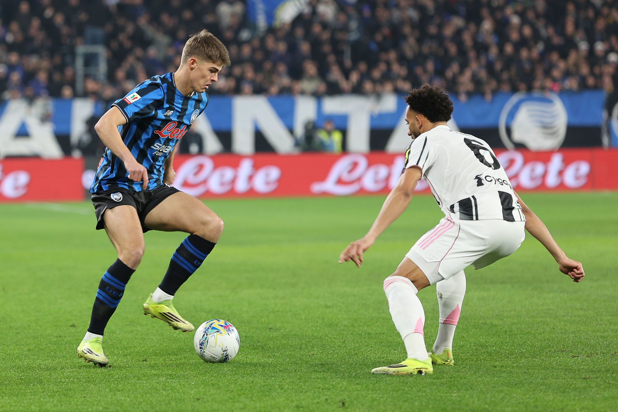 Problema al ginocchio per De Ketelaere, l’Atalanta col fiato sospeso