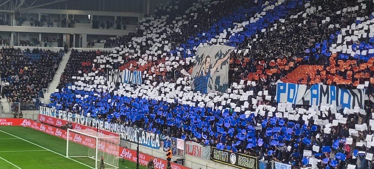 De Roon è nella storia dell'Atalanta, lo striscione della Curva Sud: "Prima uomini, poi campioni"