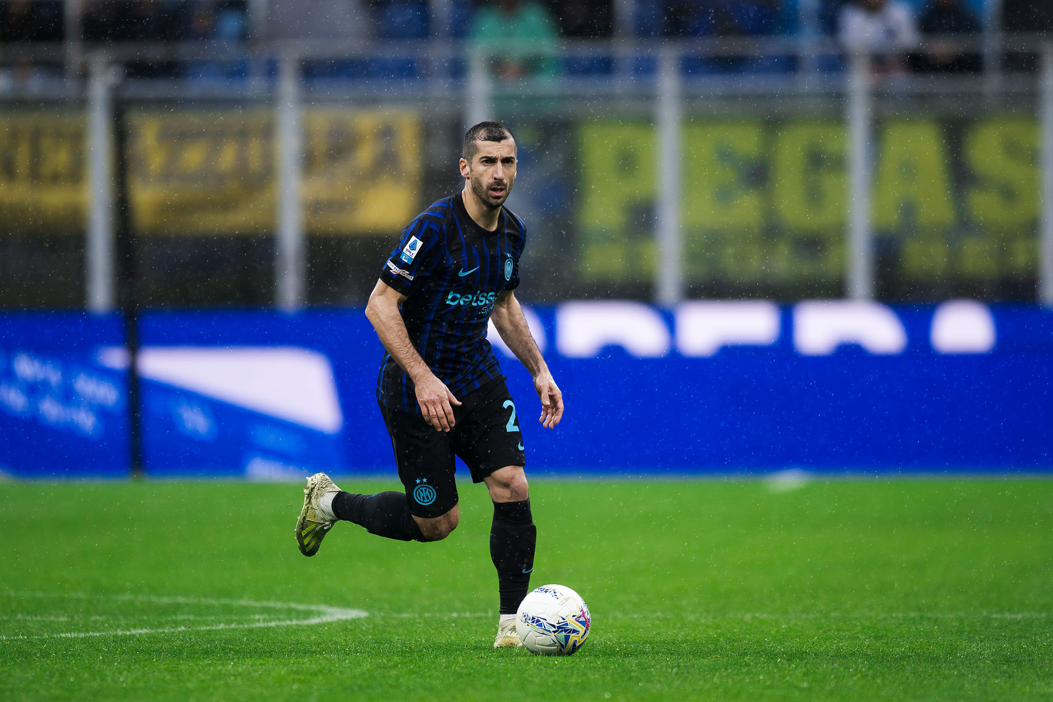 Stop per Mkhitaryan dopo la sfida con l'Atalanta: i tempi di recupero