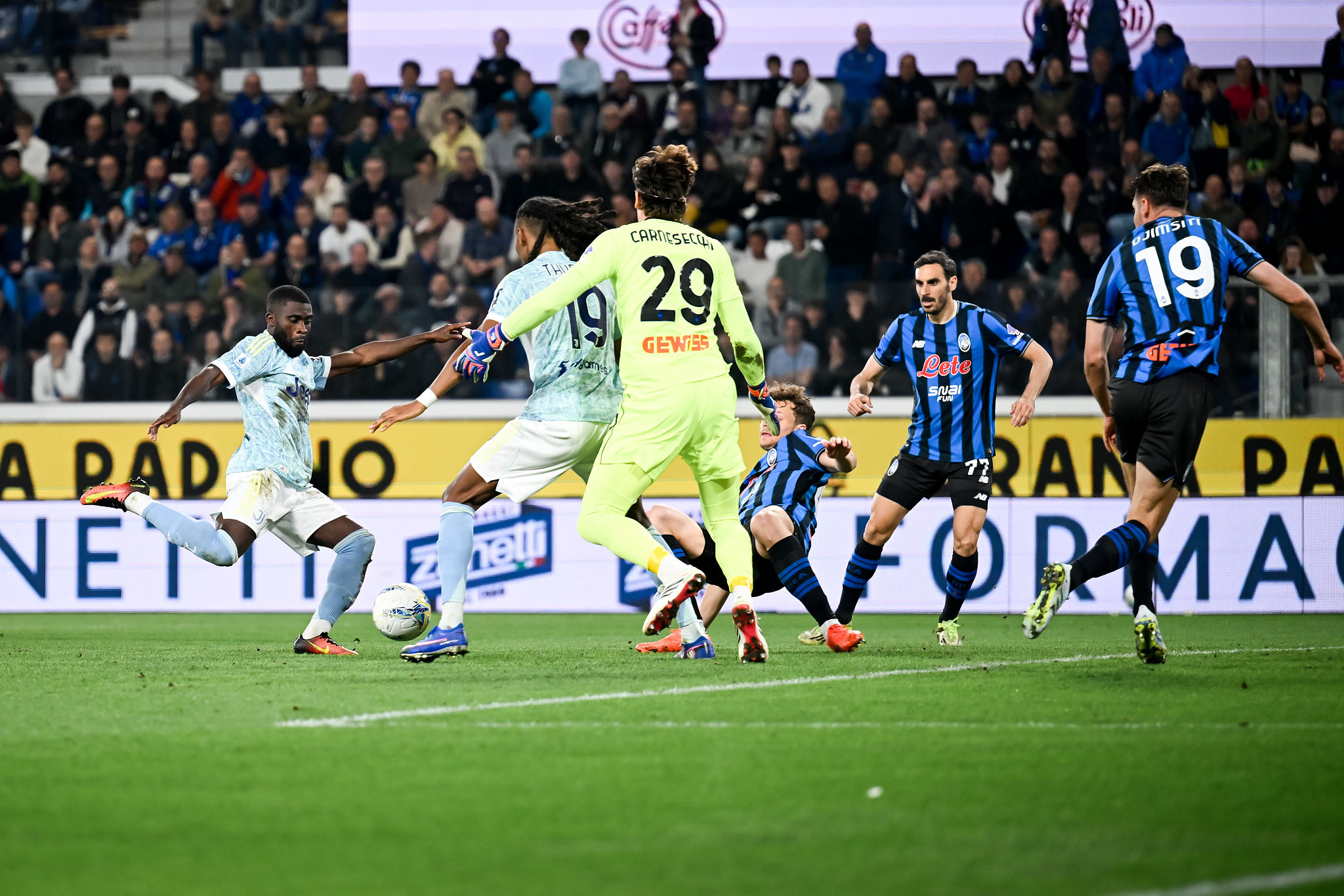 ✗ Boga gela Bergamo, la Juventus batte un'Atalanta sprecona