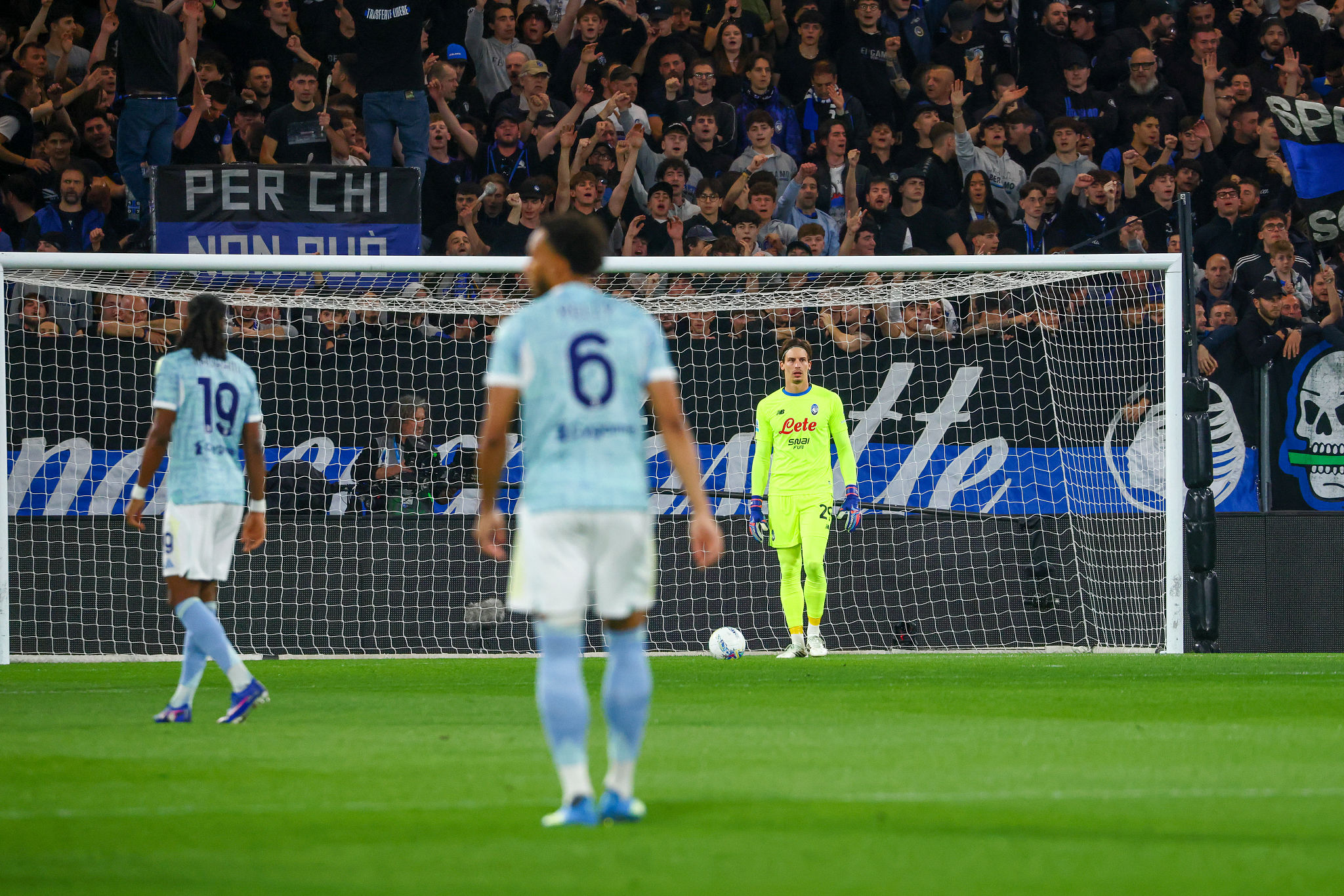 Piacentini su Carnesecchi: "Il migliore". Poi: "A Bergamo spogliatoio devastato"