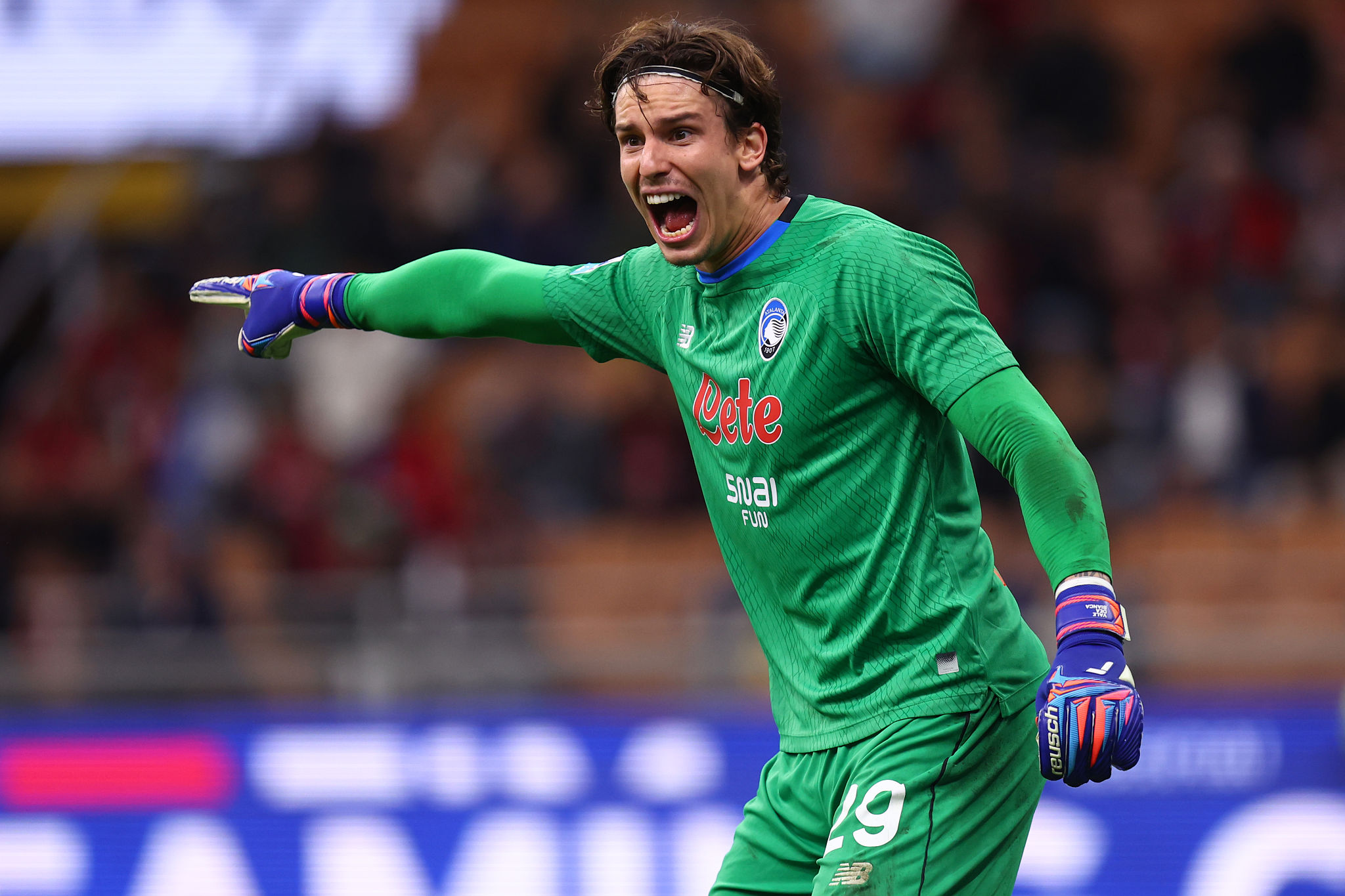 Bergamo si prepara alla Camminata Nerazzurra. Carnesecchi firma la maglia dell'evento