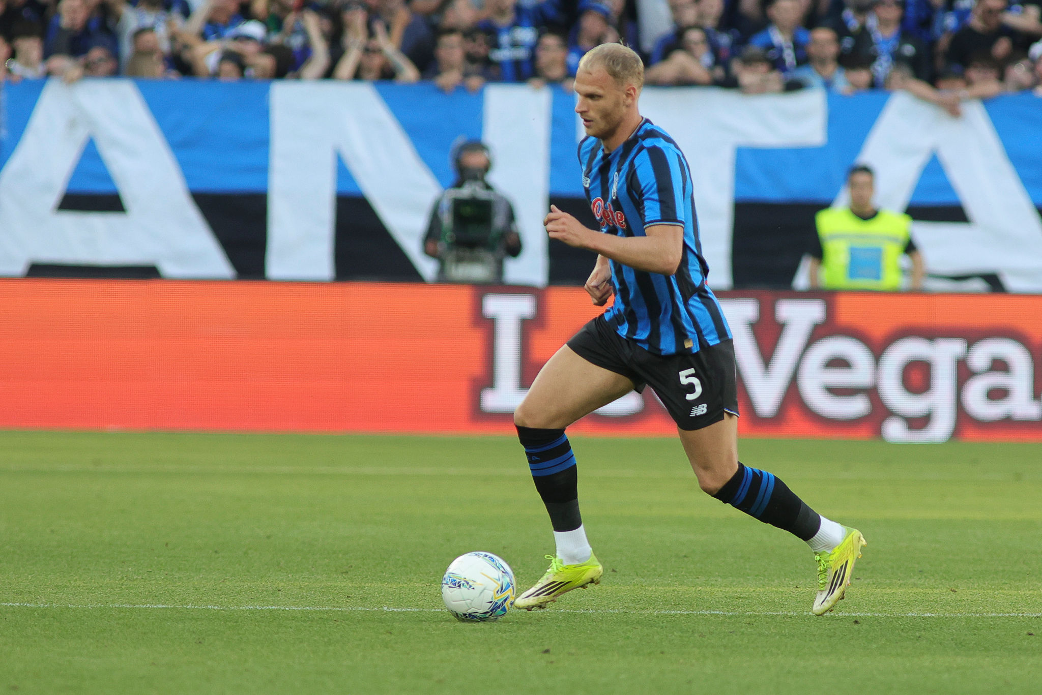 Atalanta, giorno speciale per Bakker: l'esterno olandese festeggia il compleanno