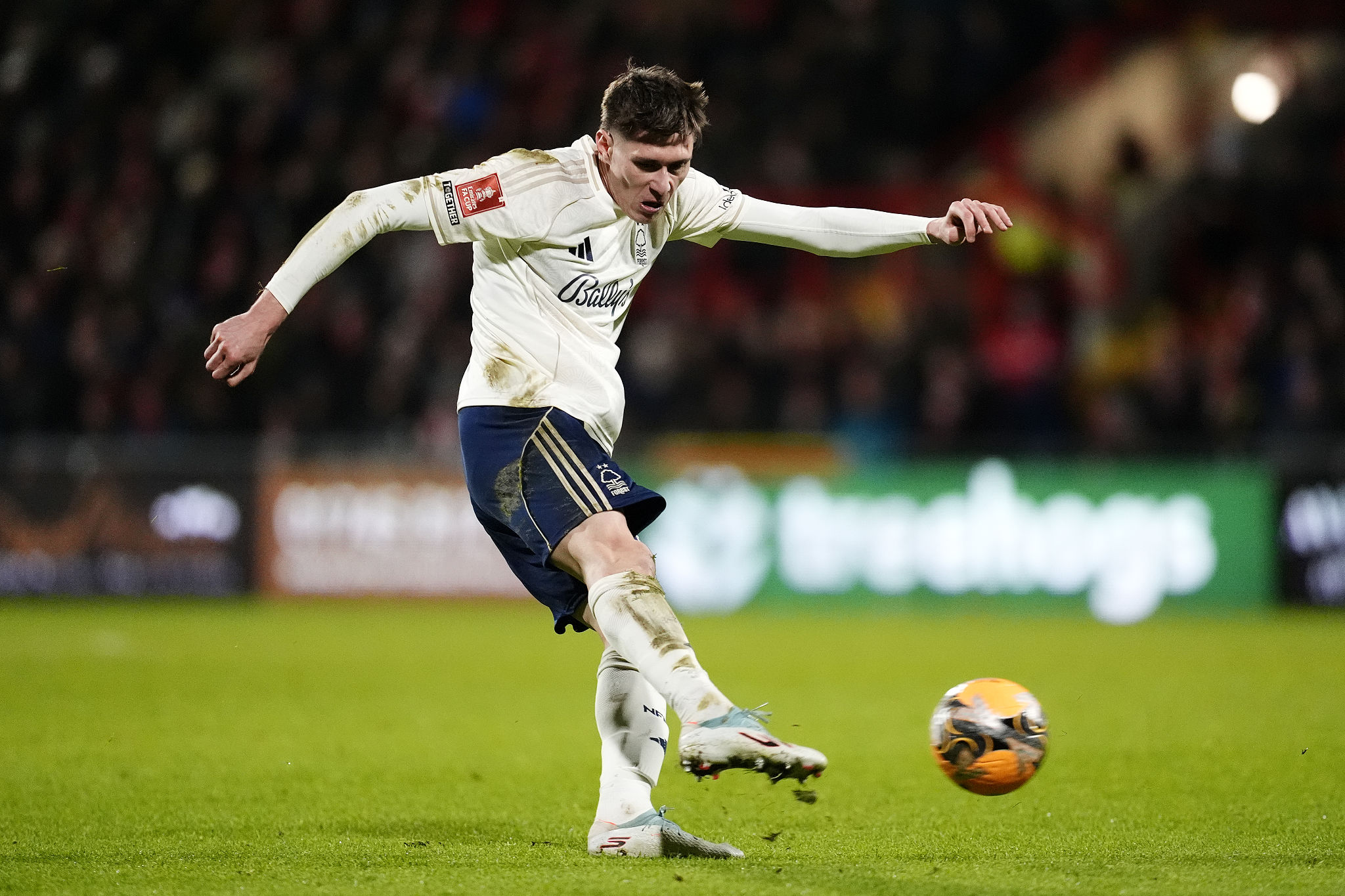 Atalanta in trattativa per Nicolò Savona, il terzino del Nottingham Forest nel mirino di Giuntoli
