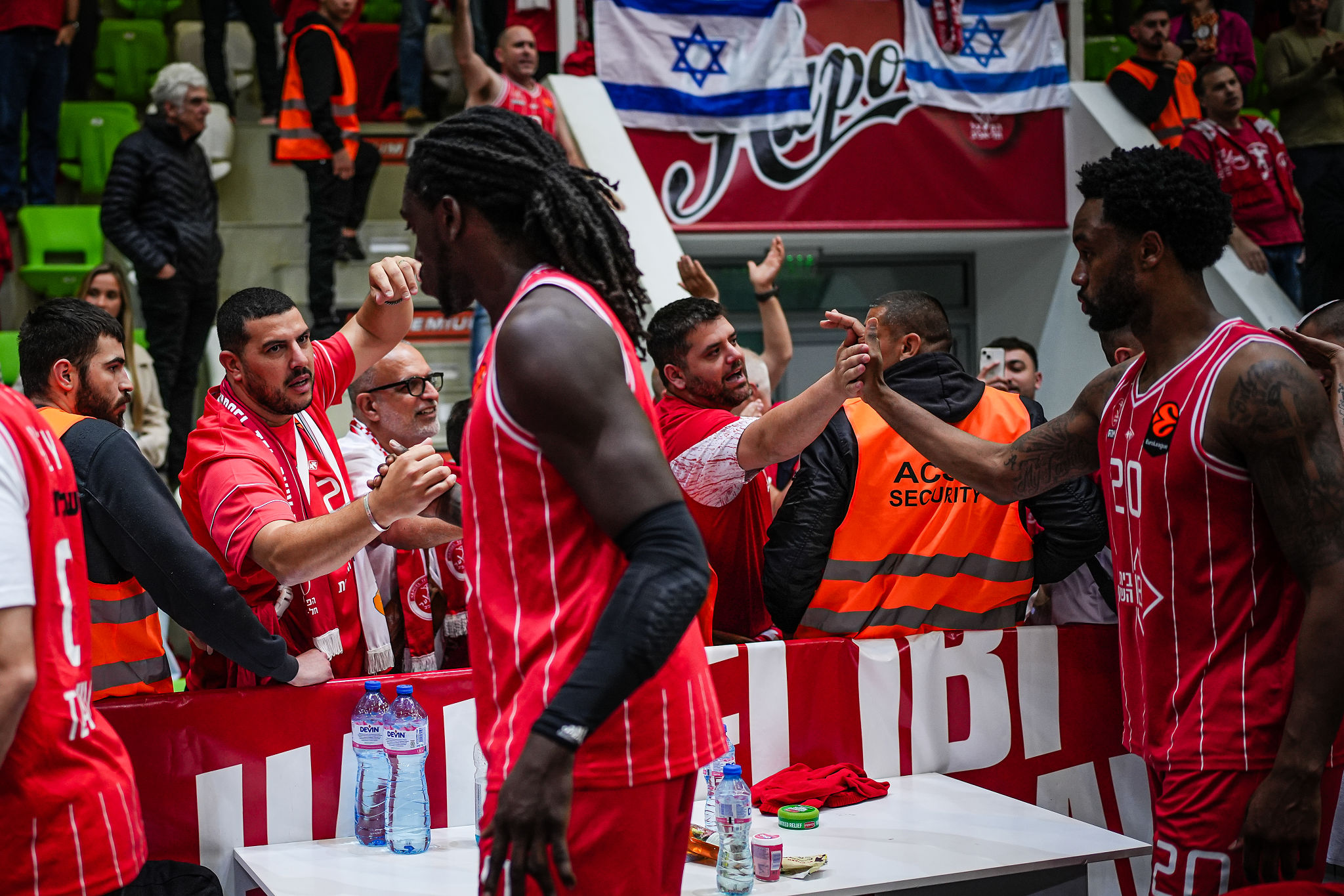 Incidenti a Bergamo, l'Uefa sanziona l'Hapoel: dovrà risarcire l'Atalanta