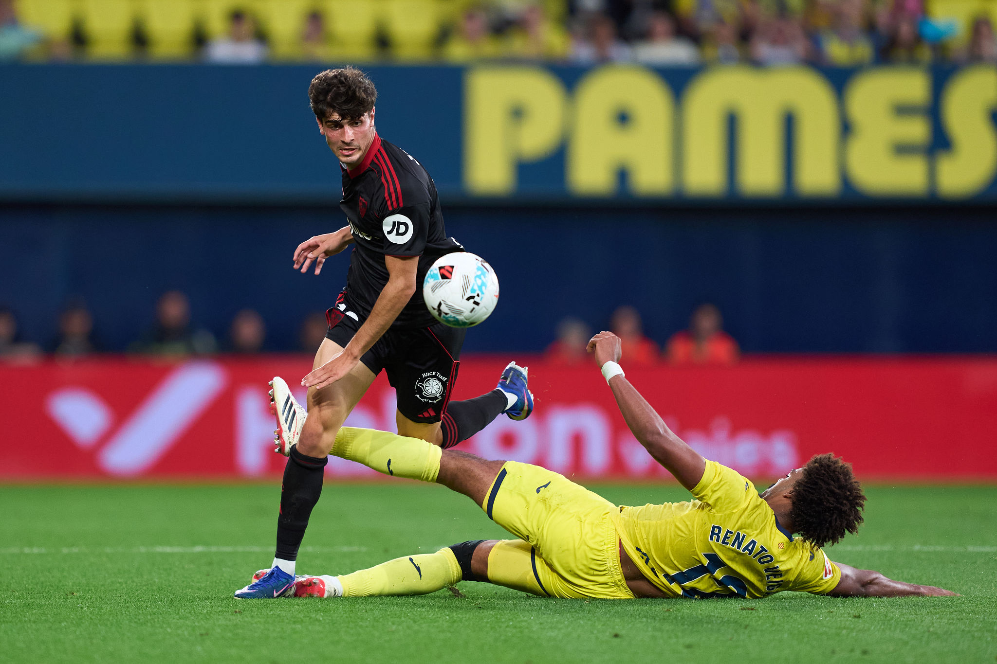 Pista Juanlu Sanchez chiusa per l'Atalanta: l'esterno del Siviglia si trasferisce al Bournemouth
